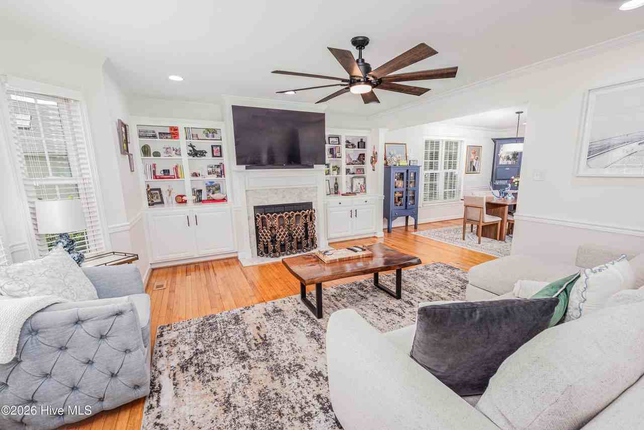 1004 Somerset Ct - Photo 6 of 34
