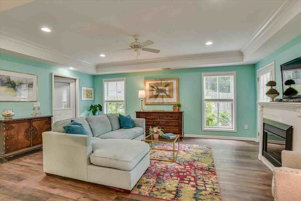 212 Jackson Ave - Photo 4 of 23