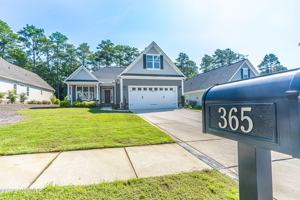 featured image of 365 N Bracken Fern Ln