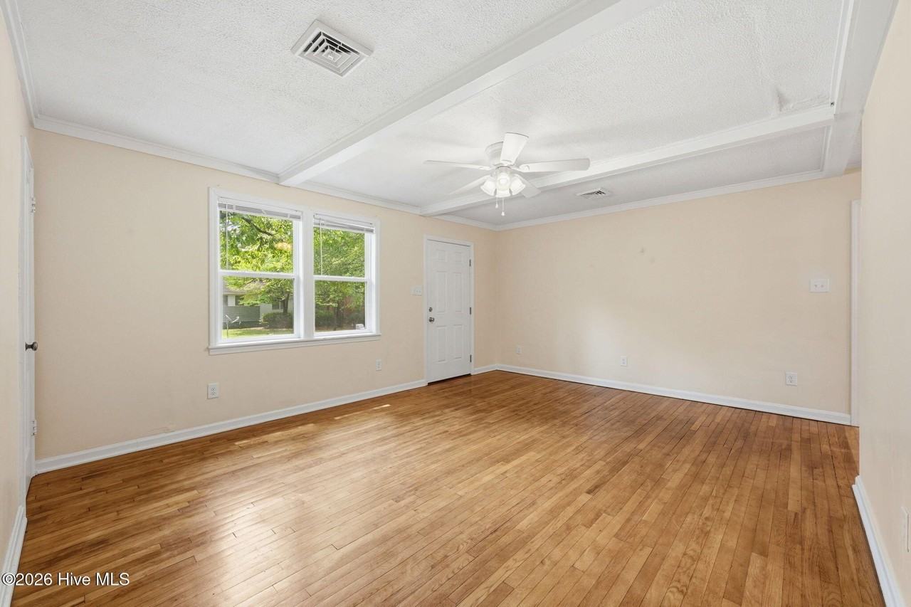 919 Tatum Dr - Photo 2 of 16
