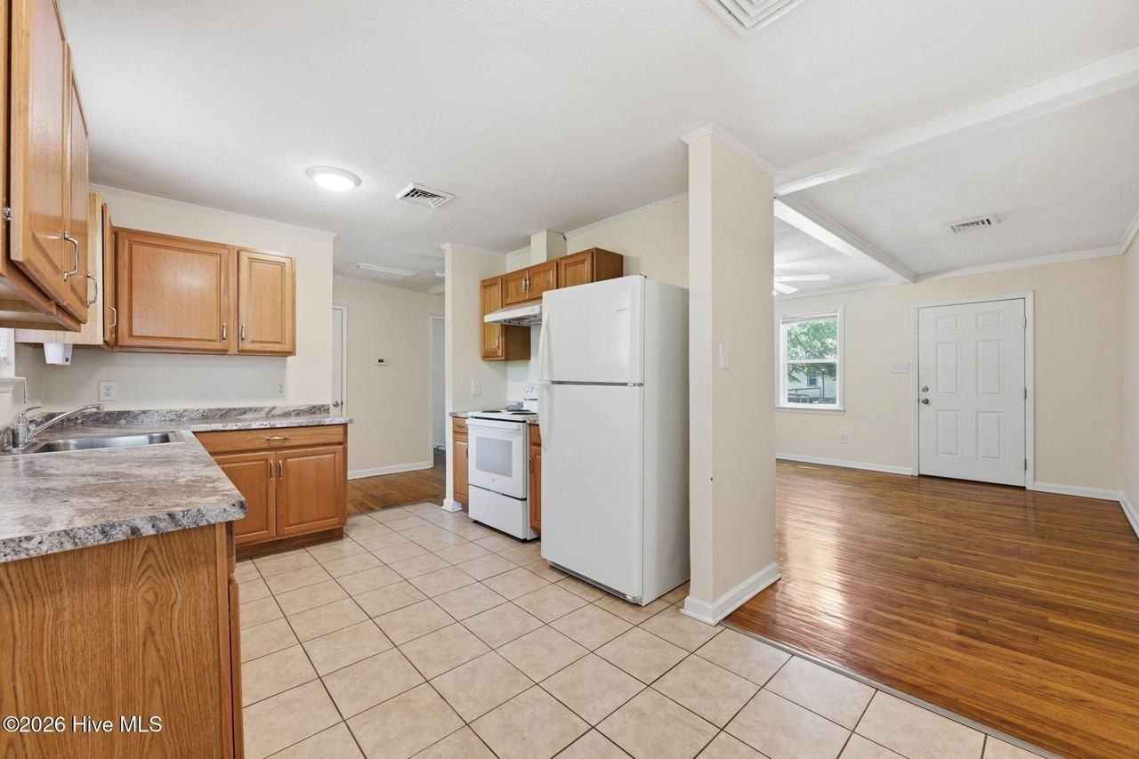 919 Tatum Dr - Photo 4 of 16