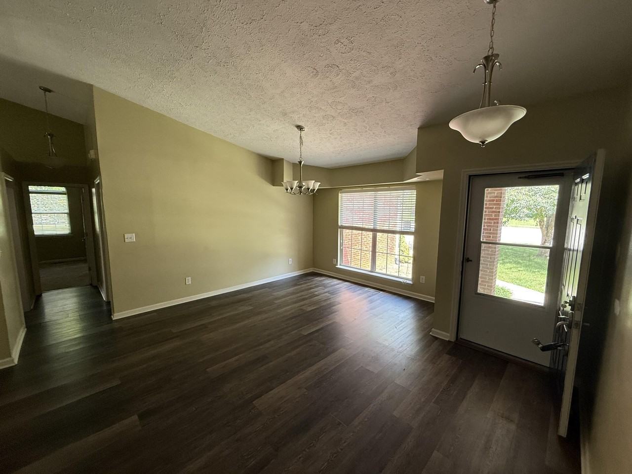 3604 Brookgreen Cir - Photo 3 of 21