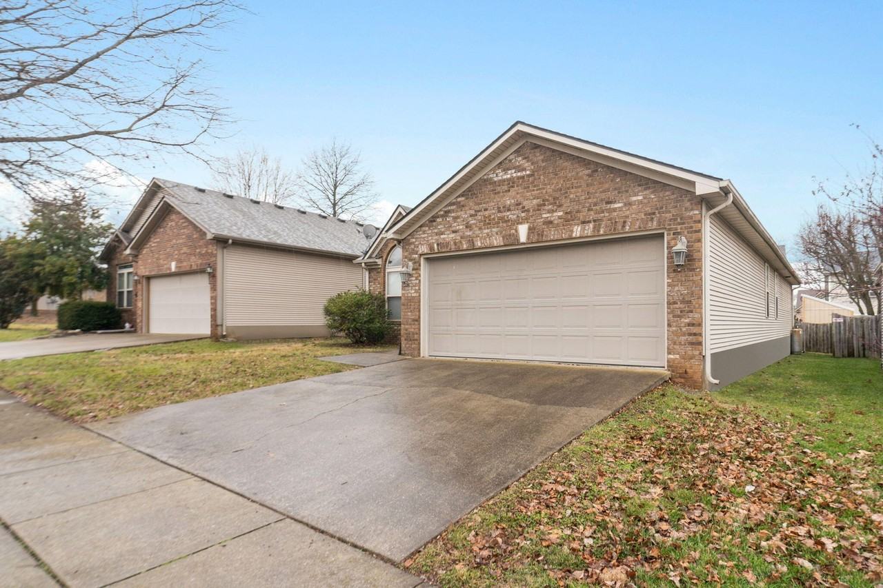 305 Spring Valley Ln - Photo 2 of 32