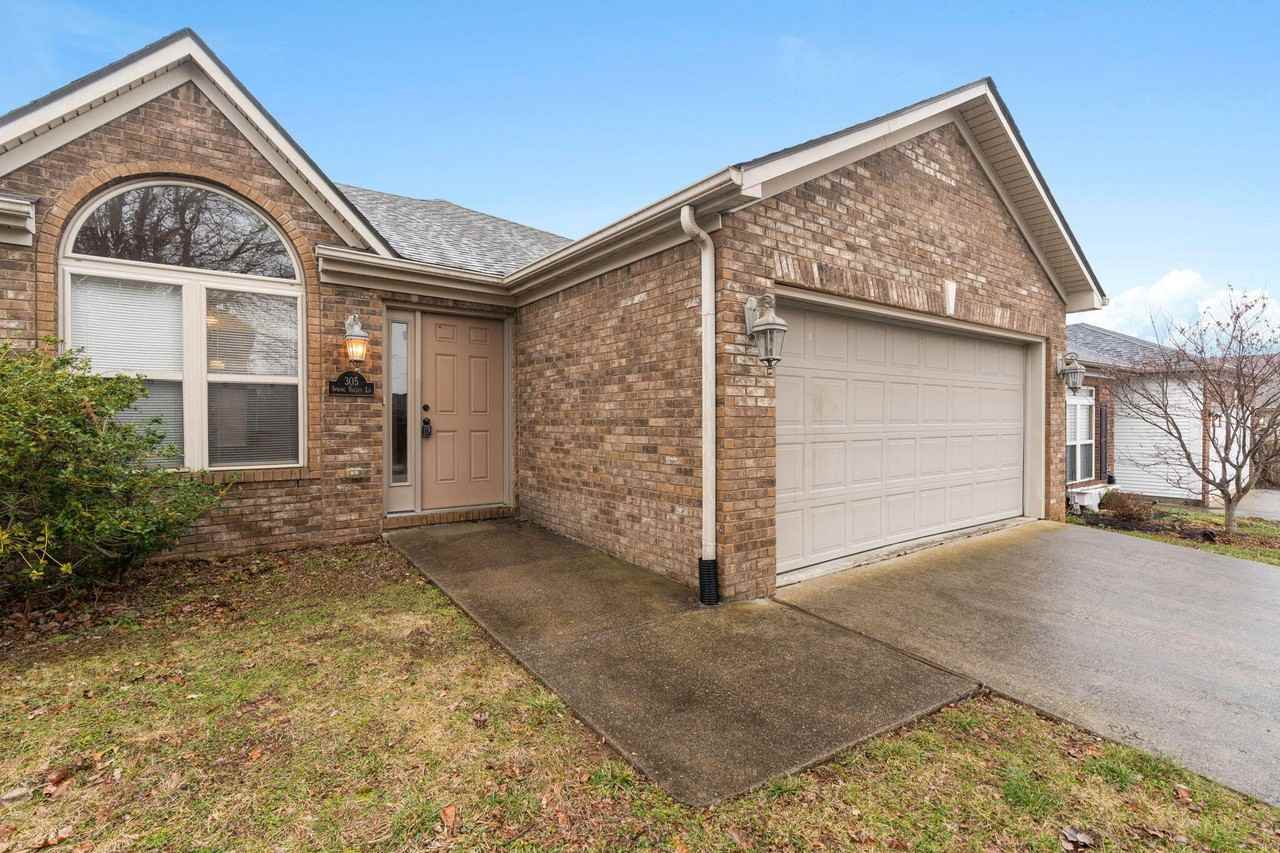 305 Spring Valley Ln - Photo 4 of 32