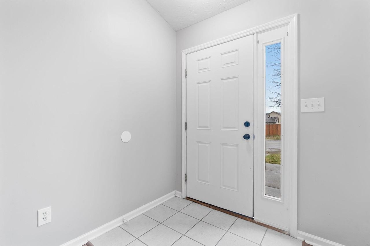 305 Spring Valley Ln - Photo 6 of 32