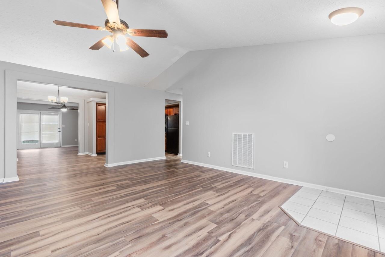 305 Spring Valley Ln - Photo 7 of 32