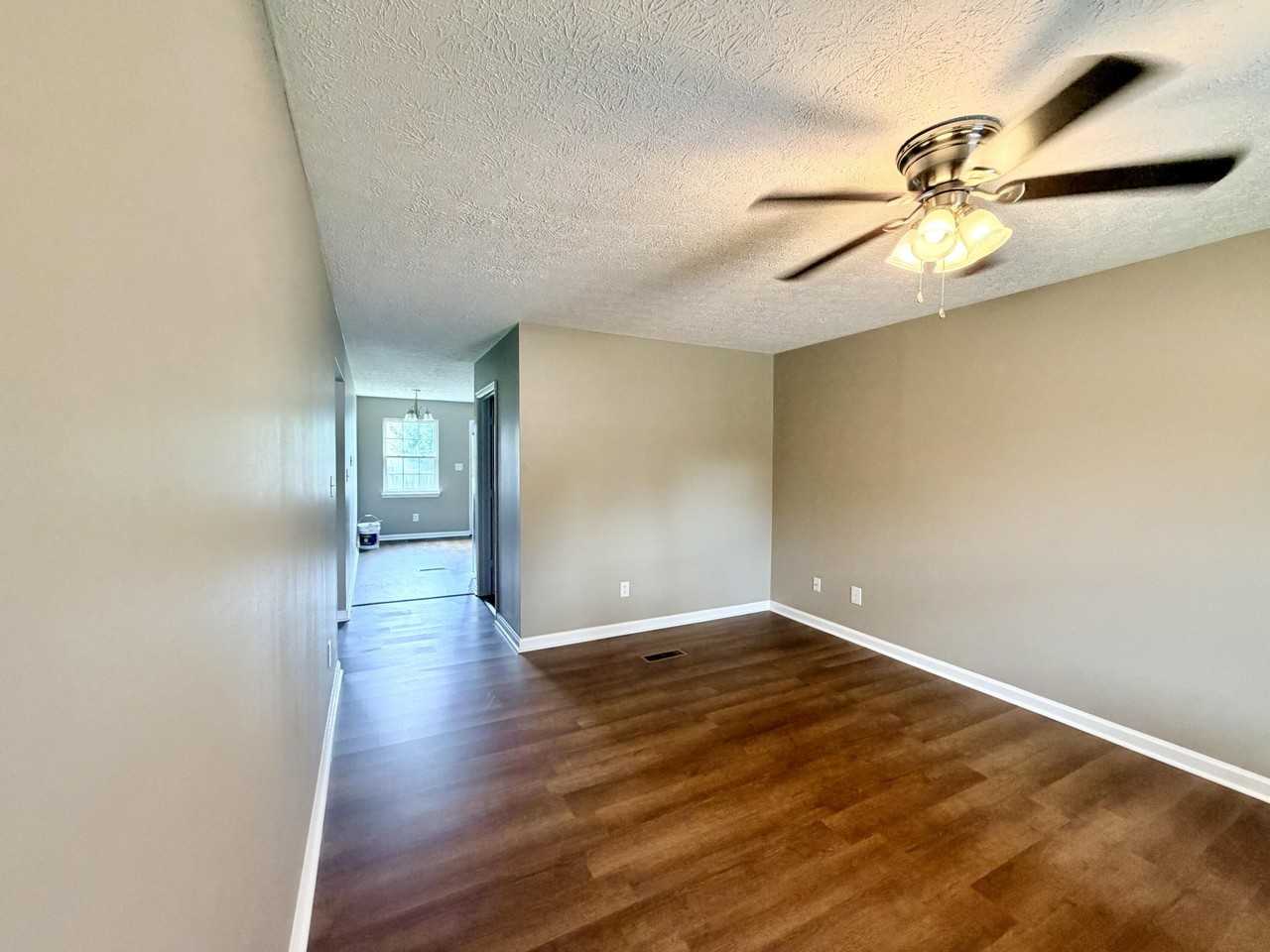 922 L C Ave - Photo 2 of 10