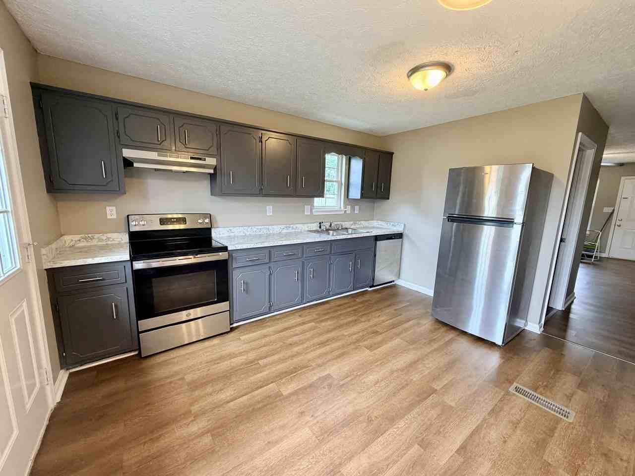 922 L C Ave - Photo 3 of 10