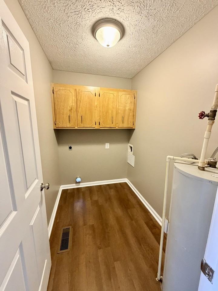 922 L C Ave - Photo 4 of 10