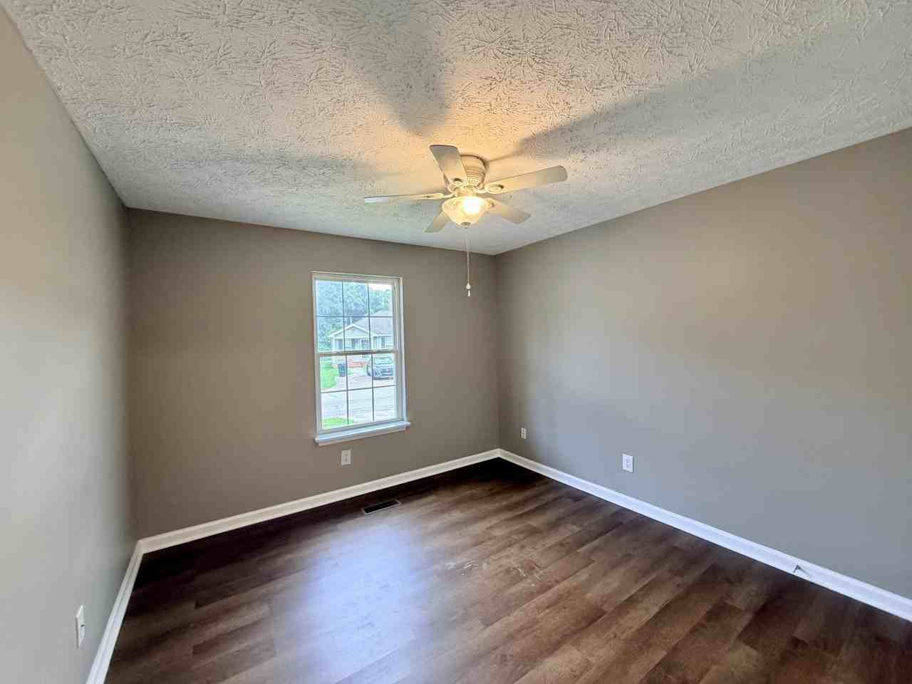922 L C Ave - Photo 7 of 10