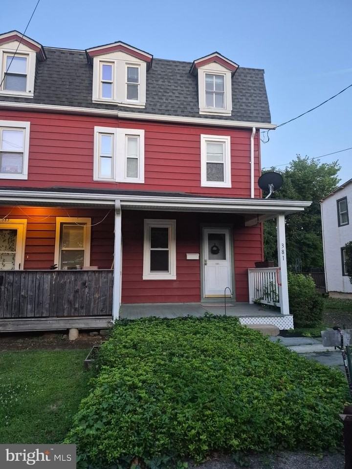 381 Stewart Ave - Photo 2 of 15