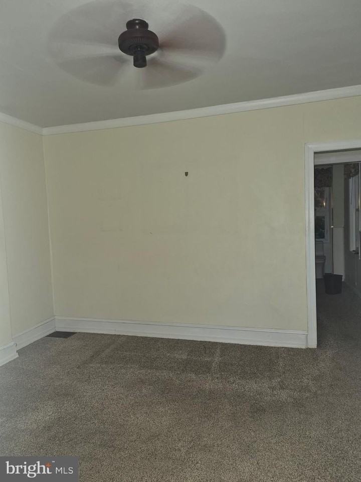 381 Stewart Ave - Photo 3 of 15