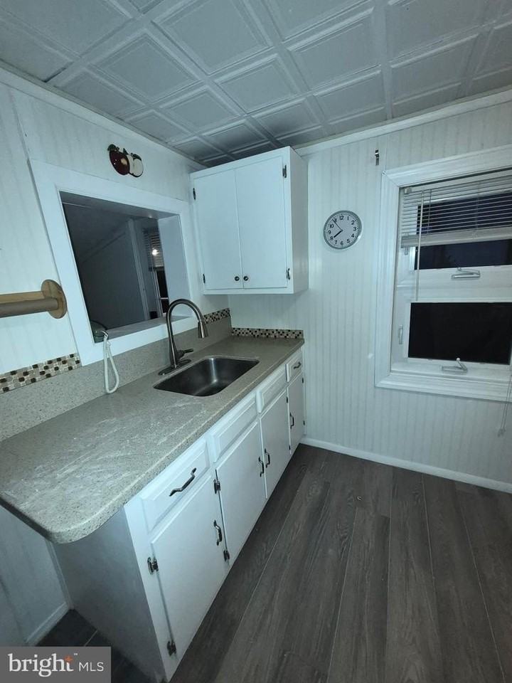 381 Stewart Ave - Photo 4 of 15