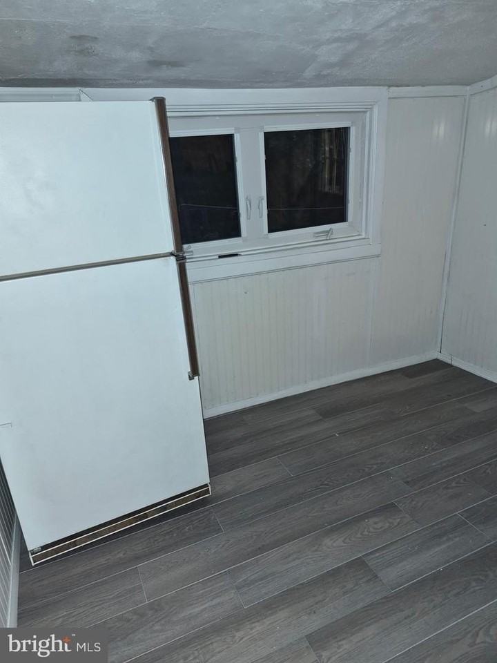 381 Stewart Ave - Photo 5 of 15