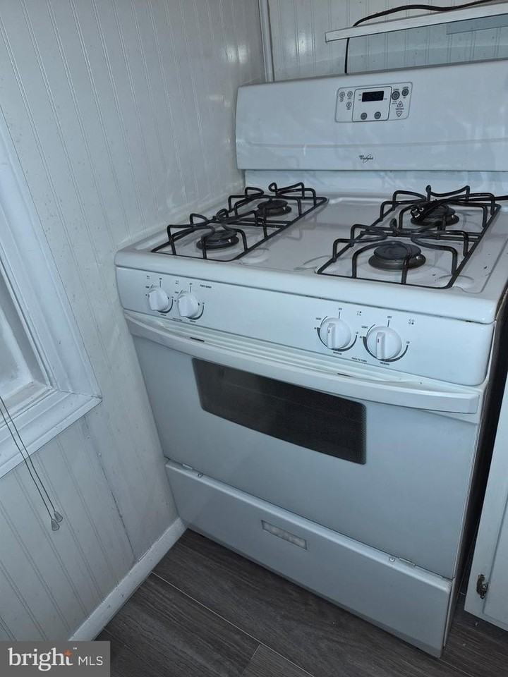 381 Stewart Ave - Photo 6 of 15