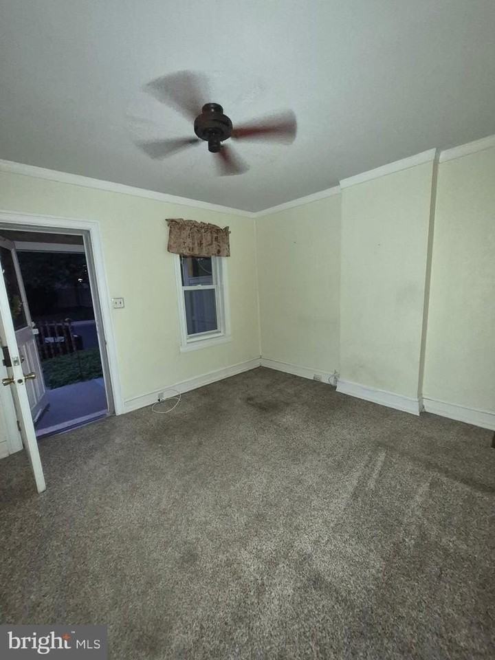 381 Stewart Ave - Photo 7 of 15