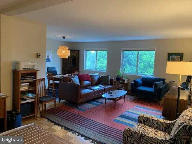 200 N Maple Ave - Photo 3 of 7