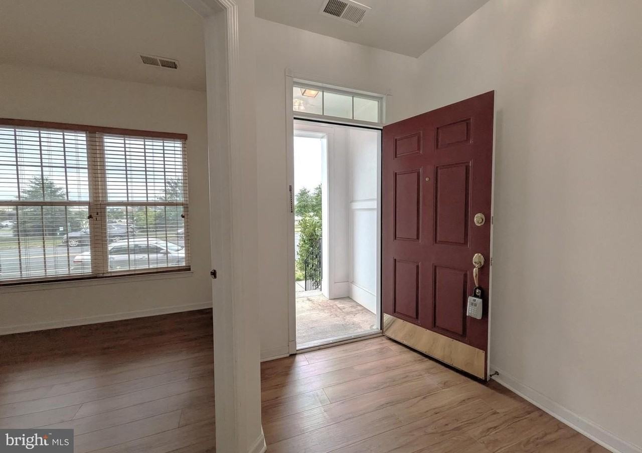 25015 Riding Center Dr - Photo 5 of 40