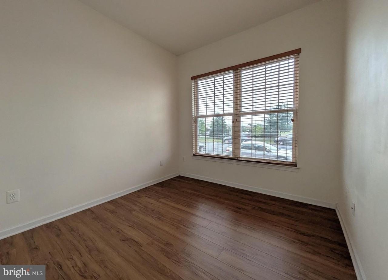 25015 Riding Center Dr - Photo 6 of 40
