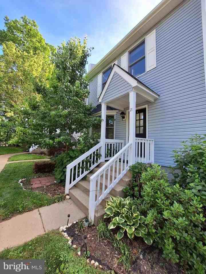 21 Stonewall Ct - Photo 2 of 46