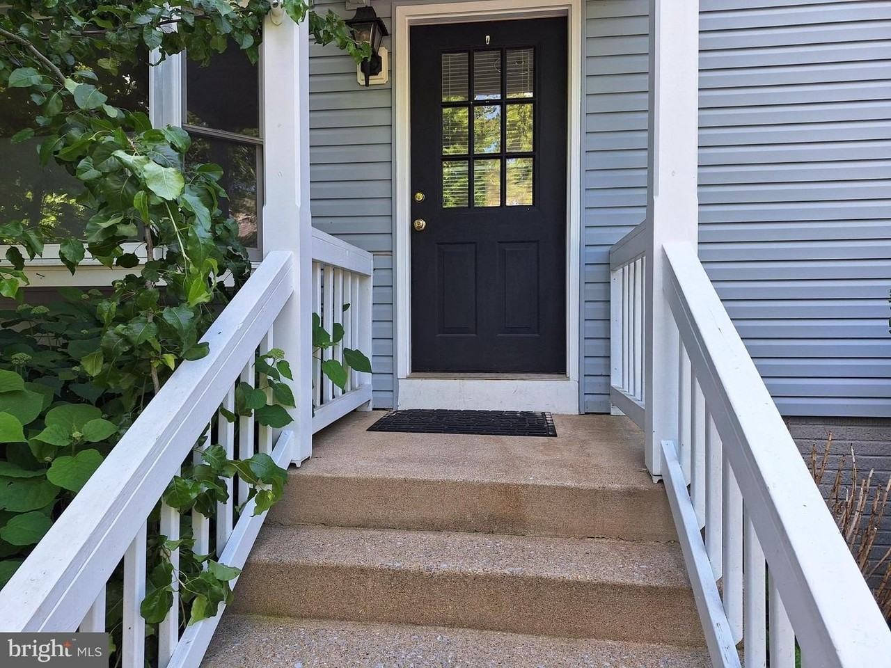 21 Stonewall Ct - Photo 3 of 46