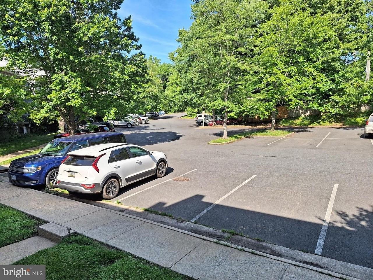 21 Stonewall Ct - Photo 5 of 46