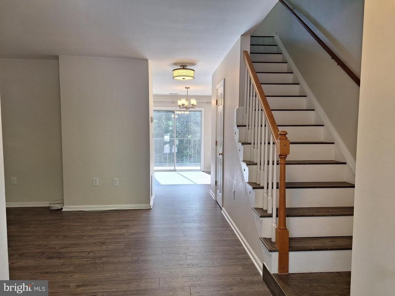 21 Stonewall Ct - Photo 7 of 46