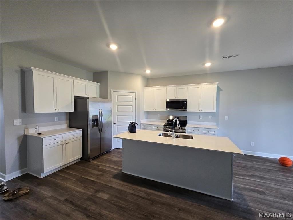 1010 Garden Ln - Photo 3 of 28