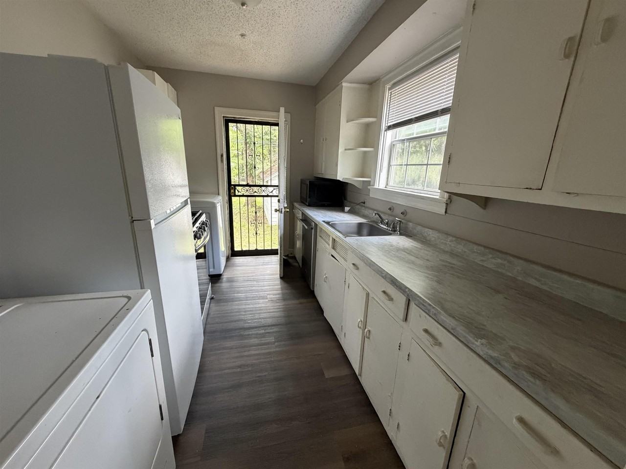 757 S Goodlett St - Photo 3 of 9