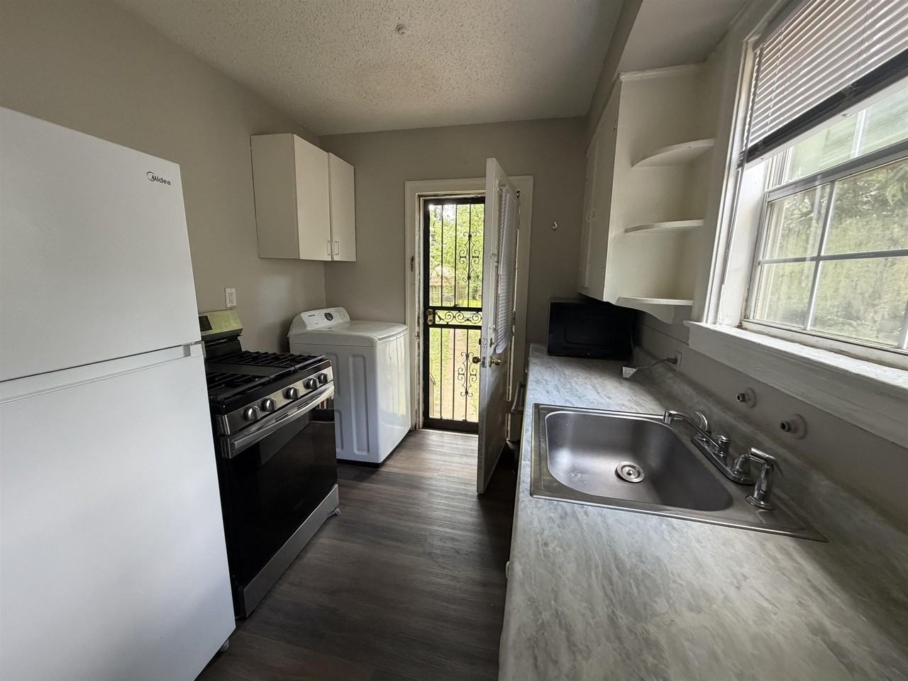 757 S Goodlett St - Photo 4 of 9