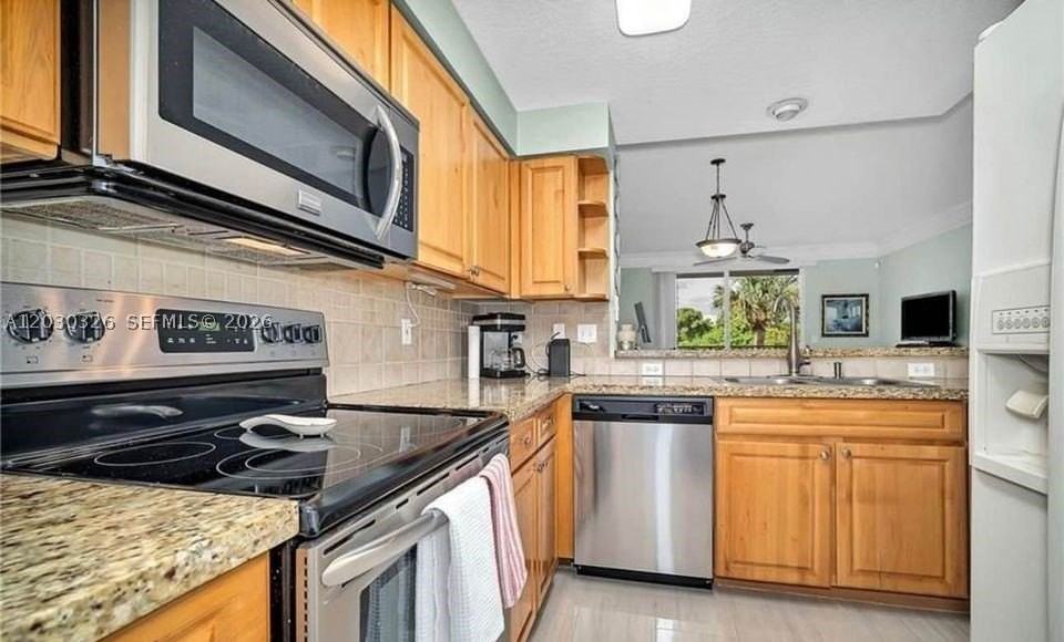 2044 Alta Meadows Ln #1808 - Photo 3 of 16