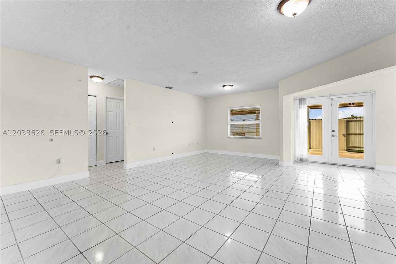 12622 Sw 211th Ter #0 - Photo 3 of 38