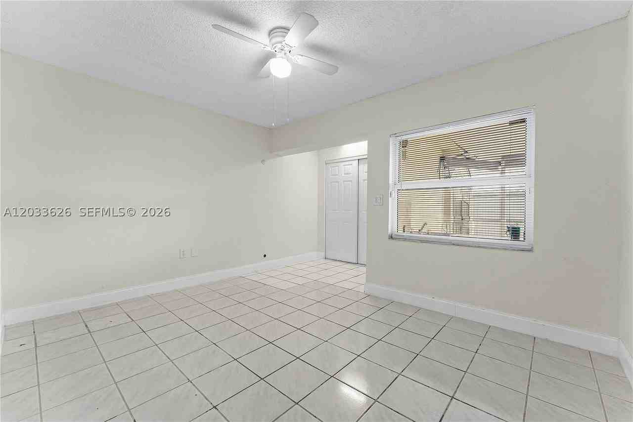 12622 Sw 211th Ter #0 - Photo 5 of 38