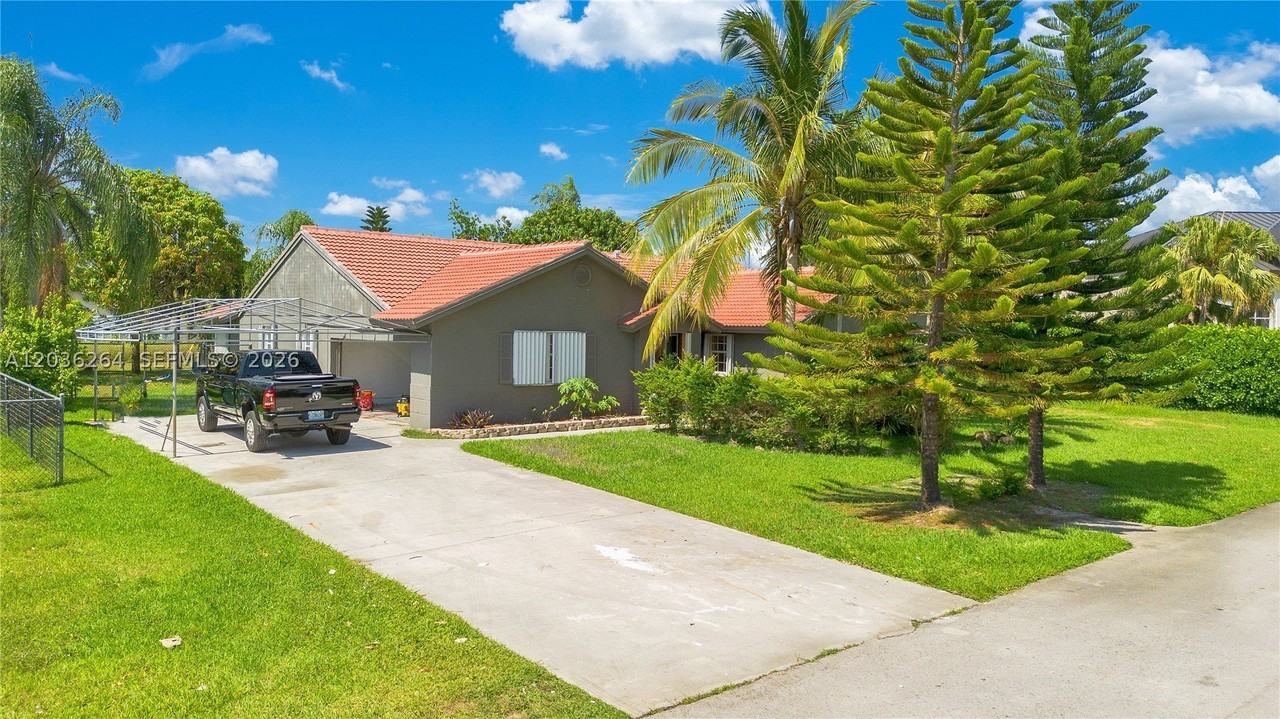 15241 Sw 150th St - Photo 2 of 44