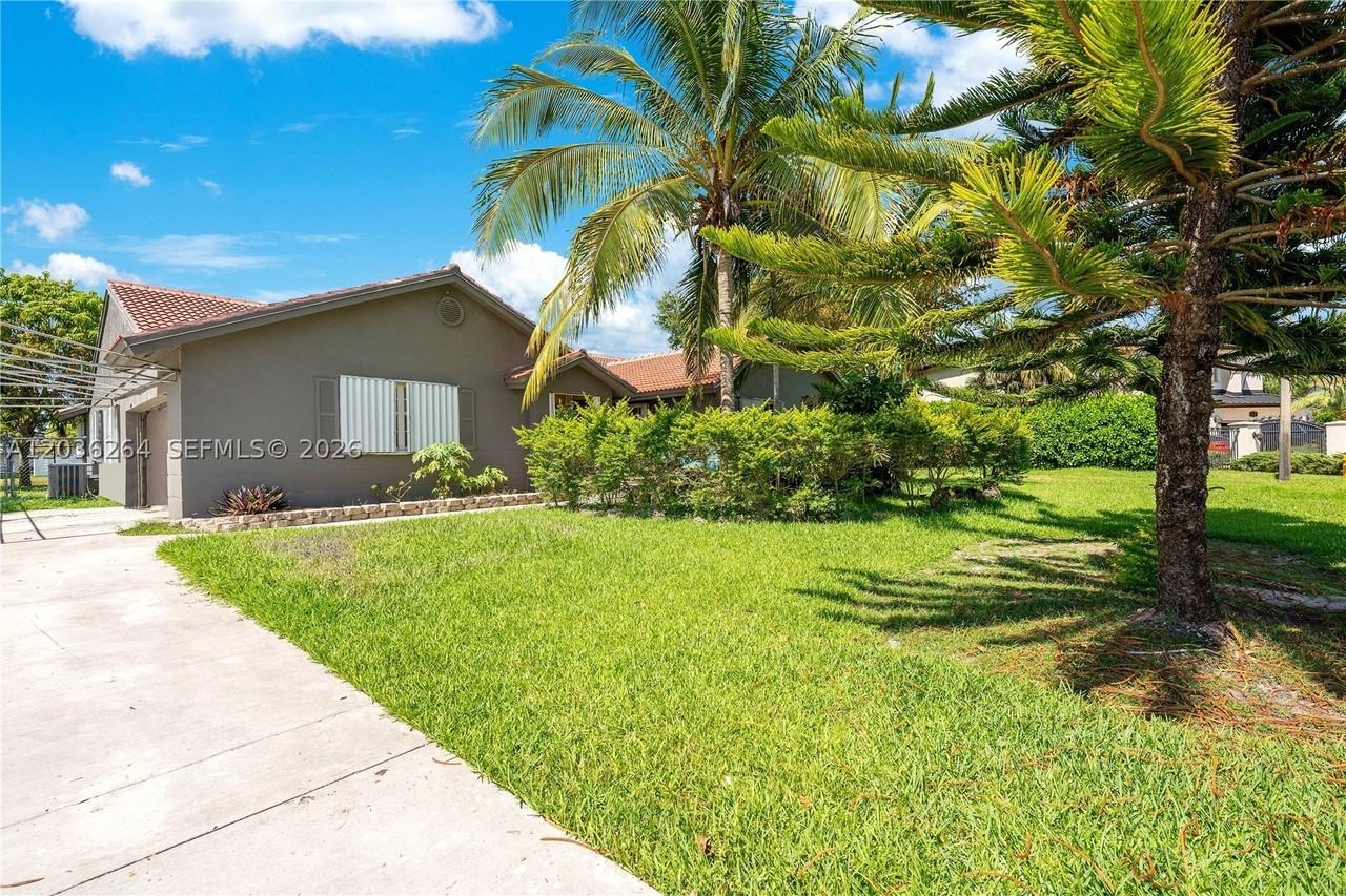 15241 Sw 150th St - Photo 3 of 44