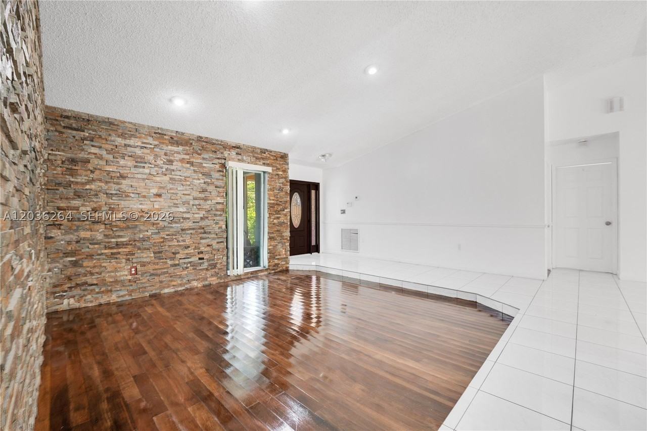 15241 Sw 150th St - Photo 5 of 44