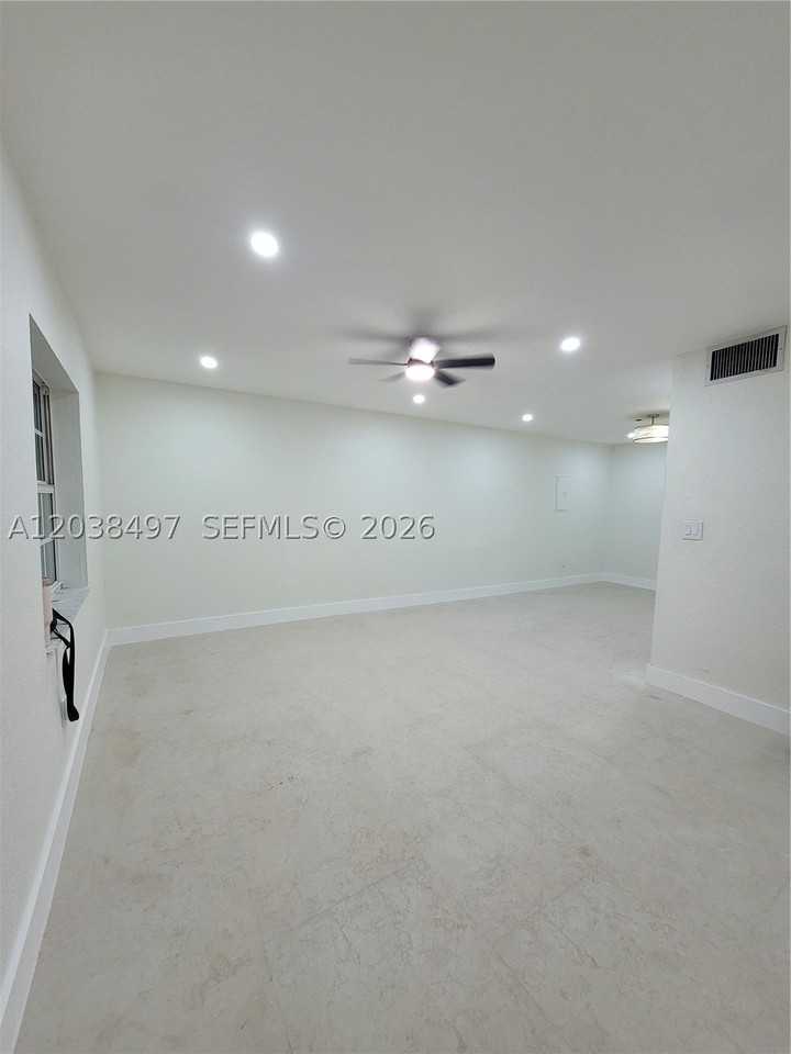18000 Sw 175th St #18002 - Photo 2 of 11