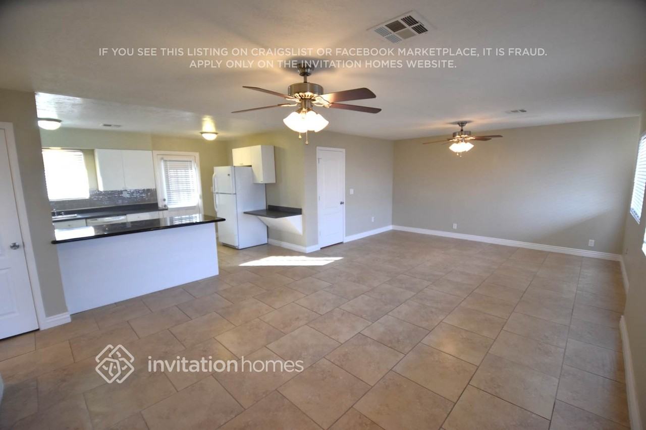 2247 W Cortez St - Photo 2 of 10