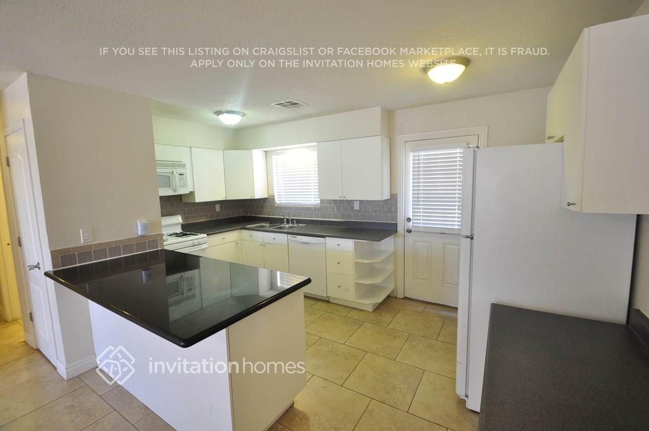 2247 W Cortez St - Photo 3 of 10