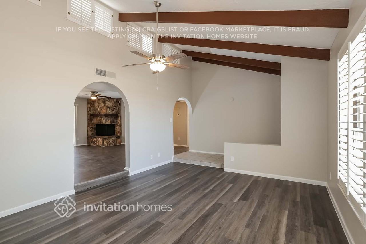 15230 N 19th Pl - Photo 4 of 16