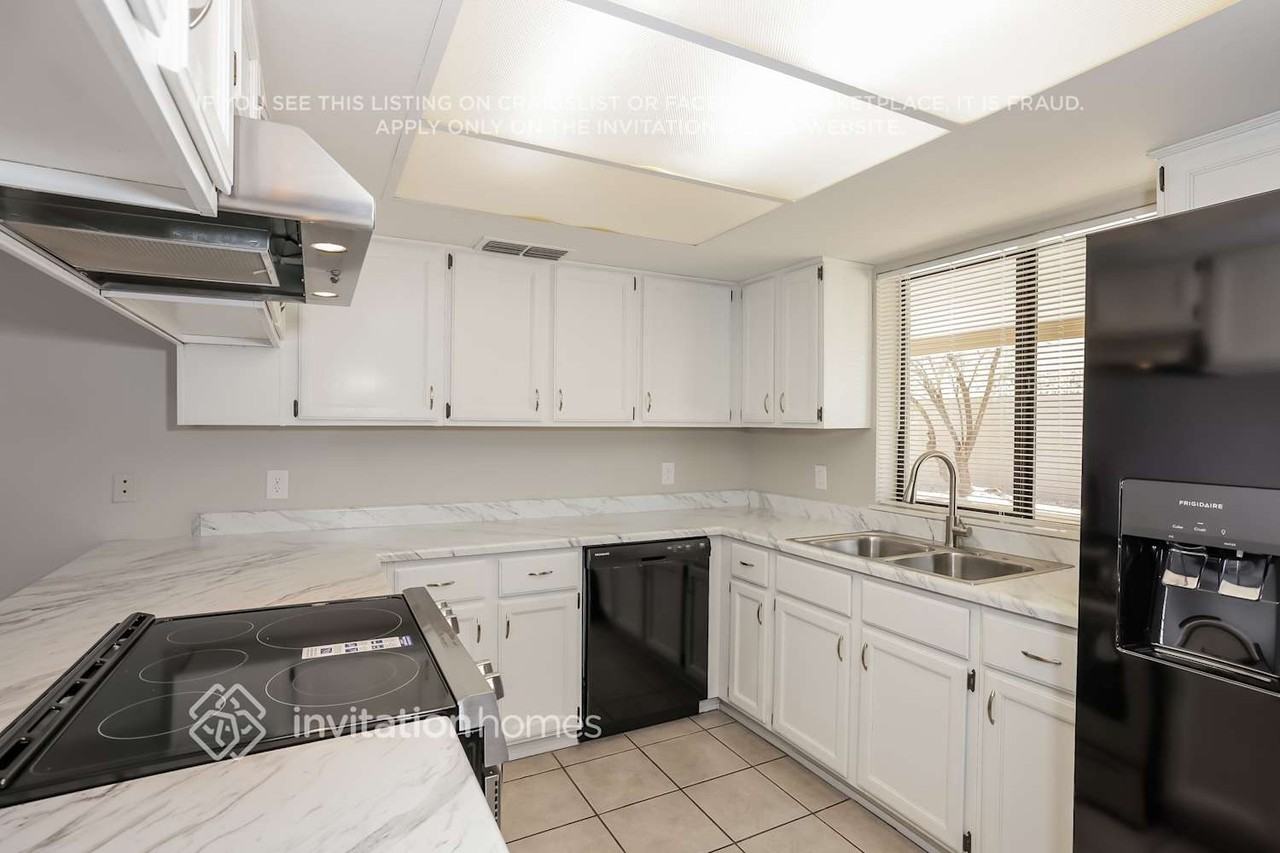 15230 N 19th Pl - Photo 5 of 16