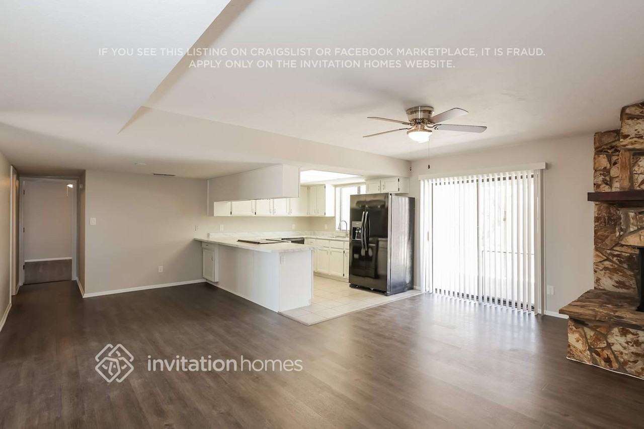 15230 N 19th Pl - Photo 7 of 16
