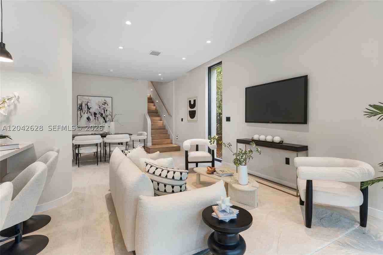 2330 Sw 36th Ave - Photo 7 of 25