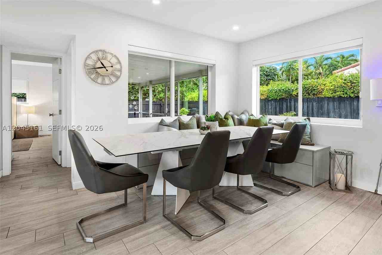 1724 71st St - Photo 4 of 34