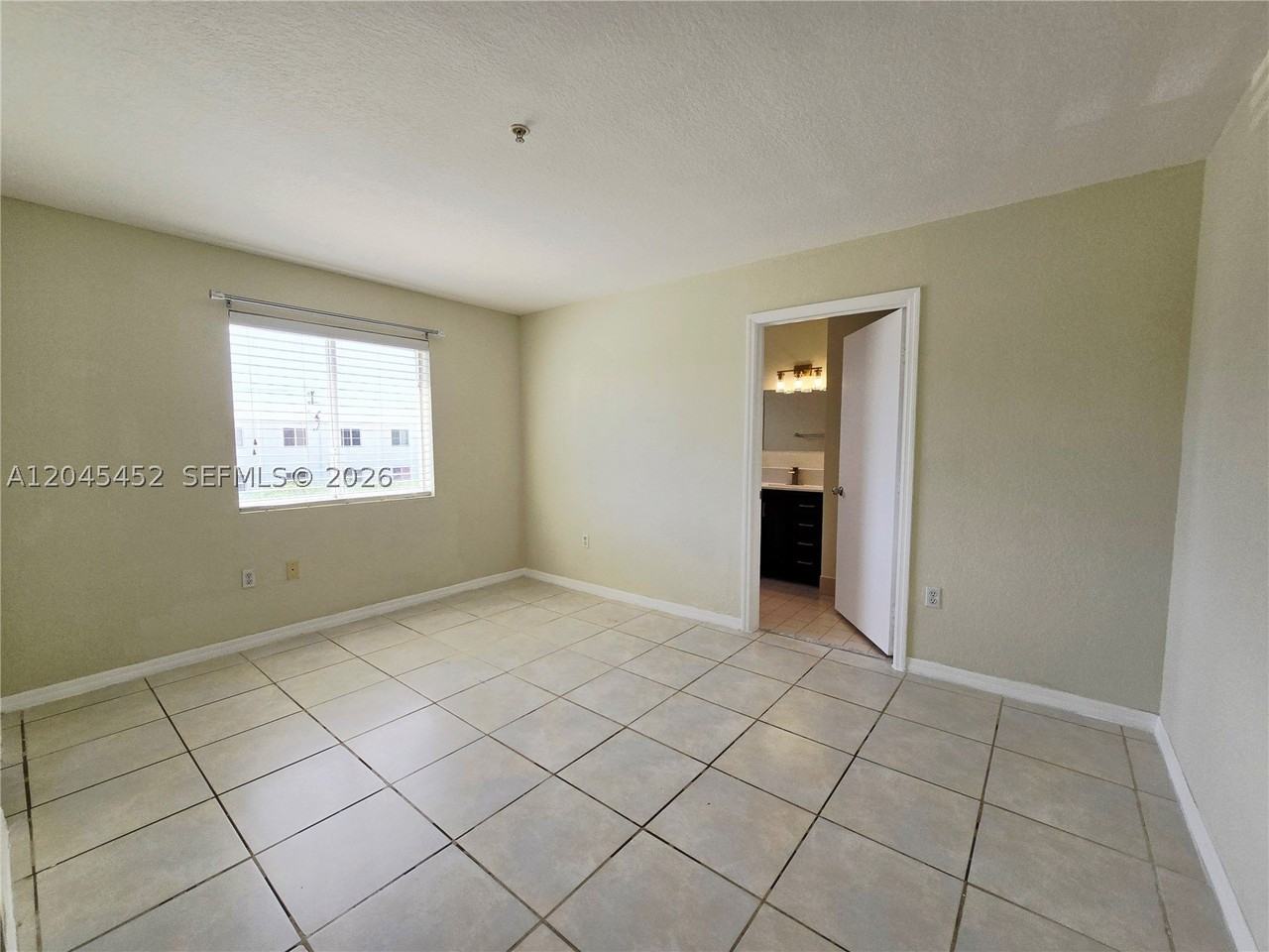 1627 Nw 18th St #201 - Photo 6 of 14