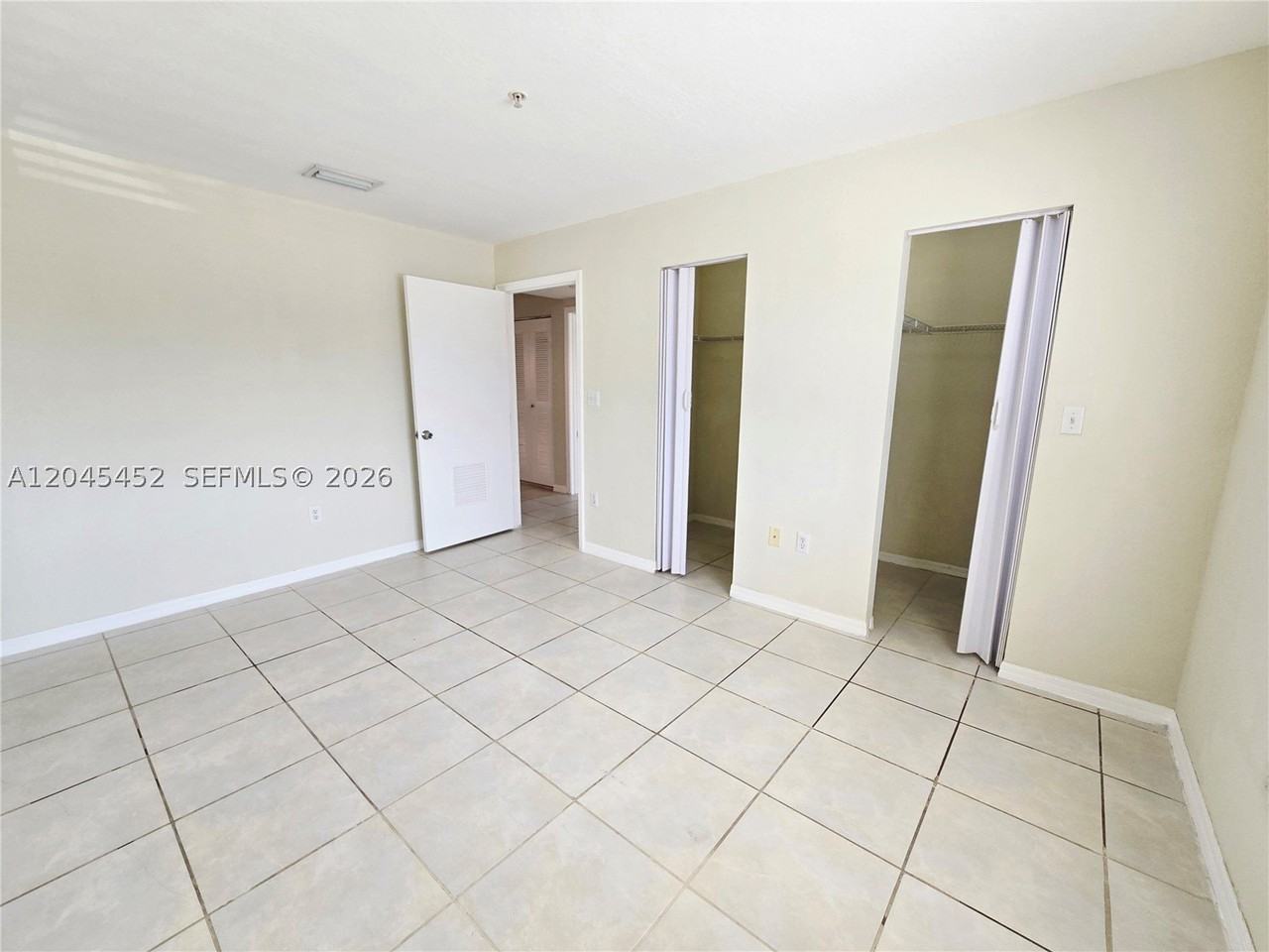 1627 Nw 18th St #201 - Photo 7 of 14