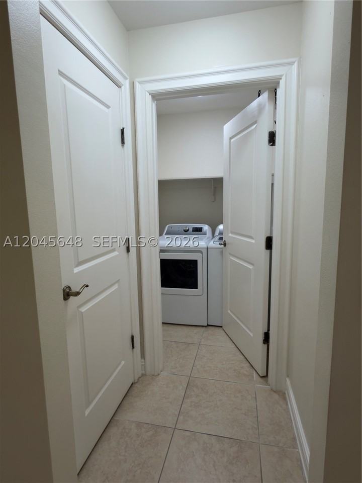 16100 Emerald Estates Dr #281 - Photo 7 of 39