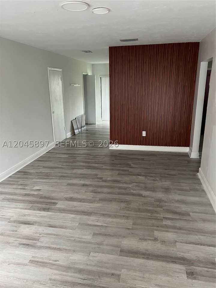 6685 Nw 38th Ter - Photo 4 of 18