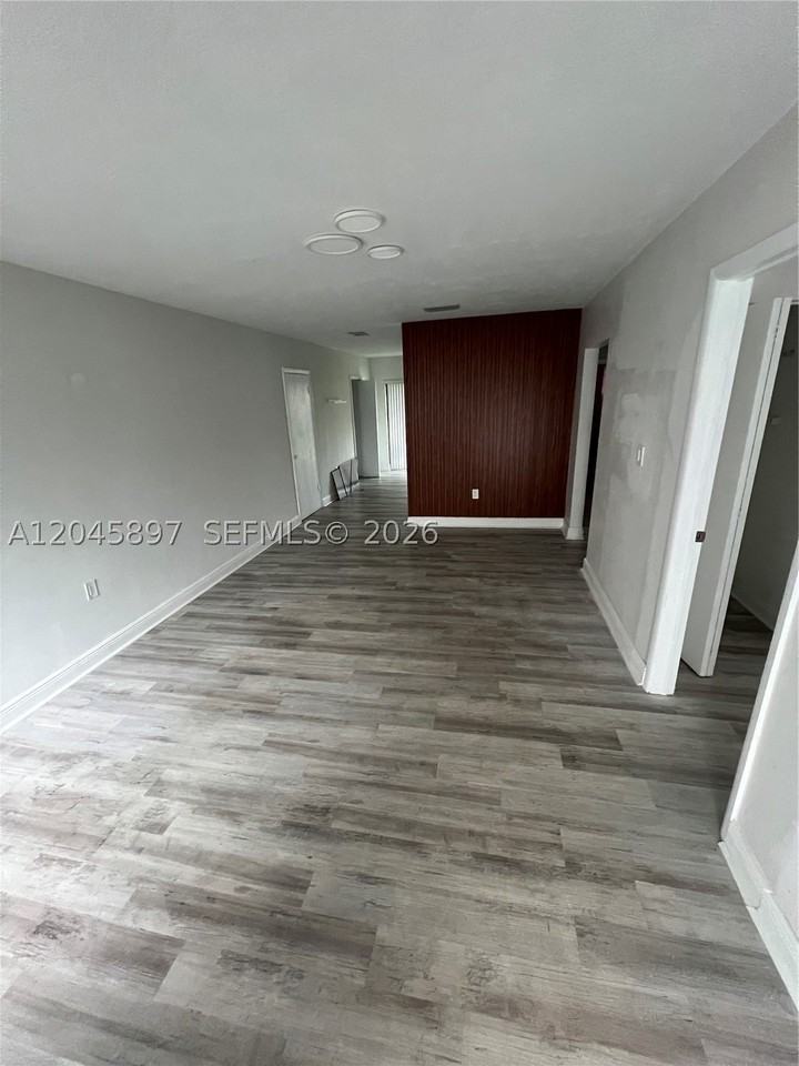 6685 Nw 38th Ter - Photo 5 of 18