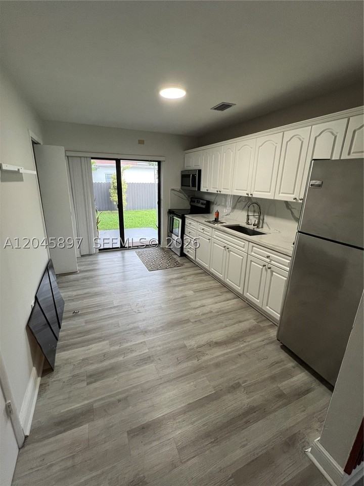 6685 Nw 38th Ter - Photo 6 of 18